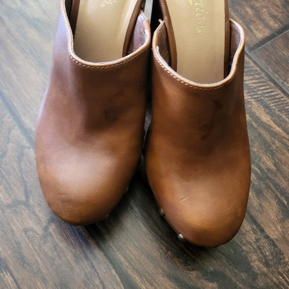 Sandals - Picture 3 of 3